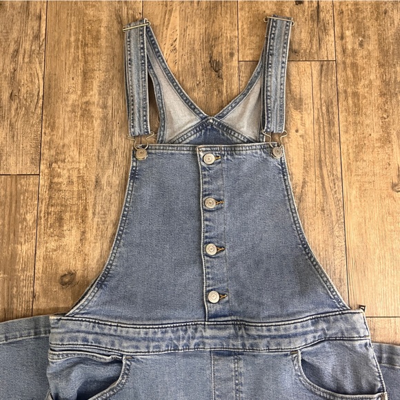 Woman's Levi's Denim Overalls Light Wash Red Tab Size-32 - Picture 2 of 6